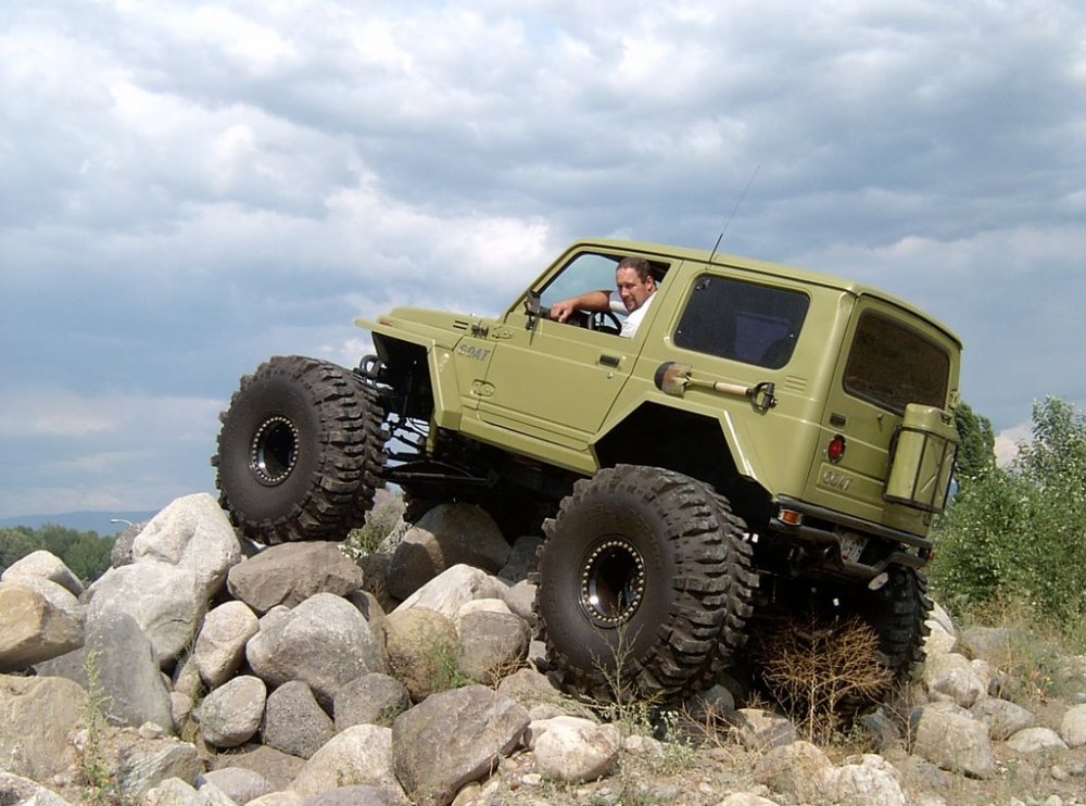 1257853491_SuzukiSamuraiJeepCarsWallpapers2.thumb.jpg.9f57b81faf06553944a5f4da0301848a.jpg