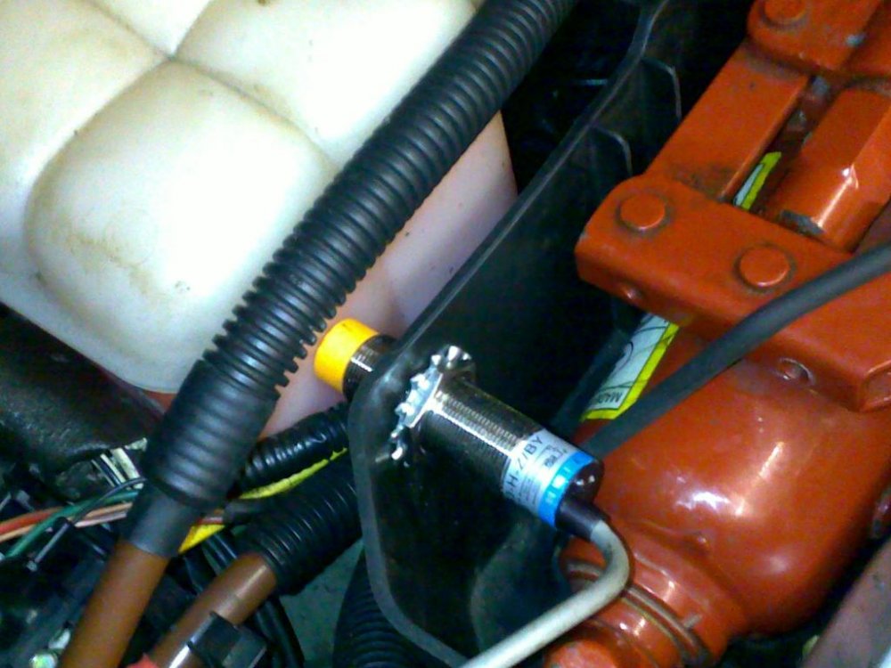 277922910_Coolantproximitysensor.thumb.jpg.fa0d9e8a22fcd1b20bb95bf57464e4c5.jpg