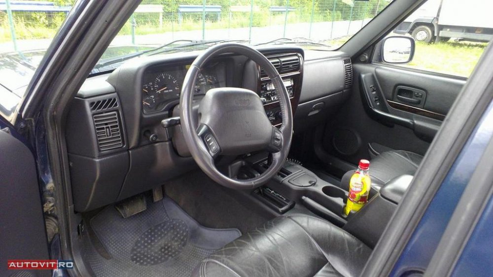 646141506_jeepinterior.thumb.jpg.6aa98b56e338fa7ed6c877da57746050.jpg