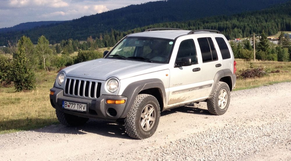 Jeep-KJ.thumb.JPG.eb0204aaea8376cc16060348977ed890.JPG