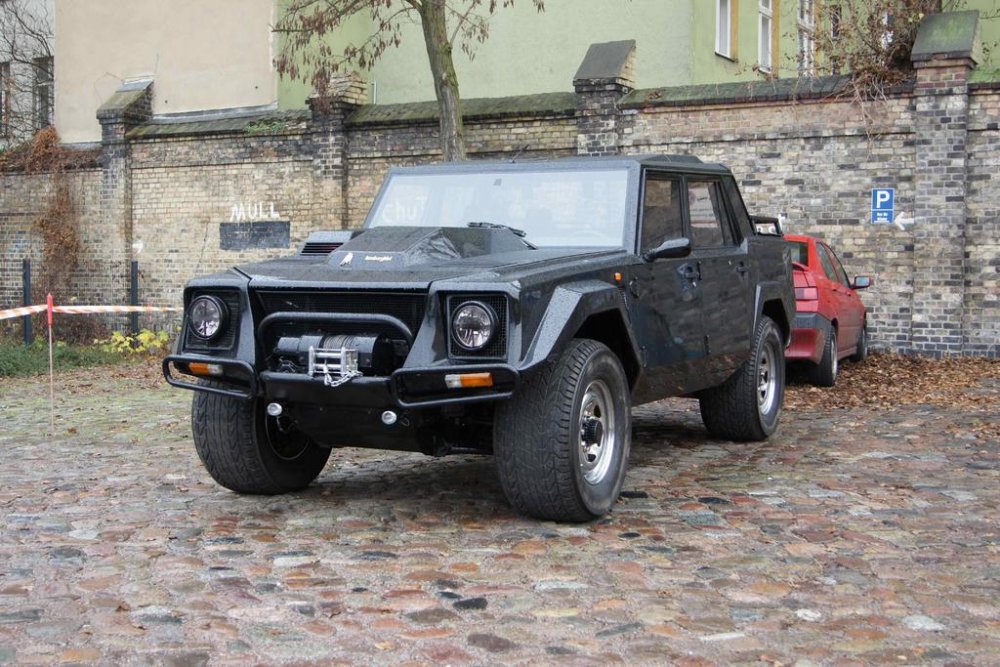 Lamborghini_LM002_at_Meilenwerk.thumb.jpg.117ba2743f30d2b99100b6e631b9edb7.jpg