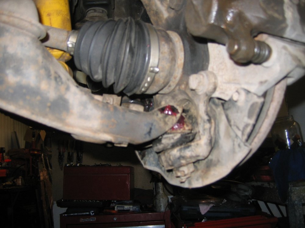 Lower_ball_joint.thumb.JPG.7f139f816e5d1f0ec94f5954169bb787.JPG