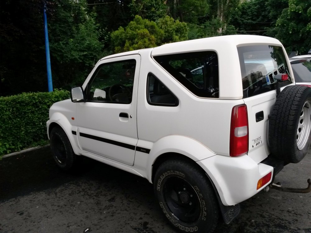 jimny.thumb.jpg.fbee11c05d90475ee7f920ce5dad192b.jpg